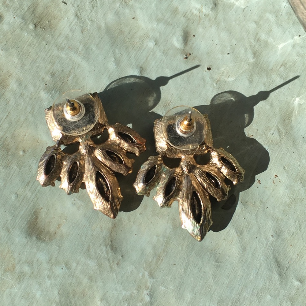 Statement Earring - Picture 4 of 4